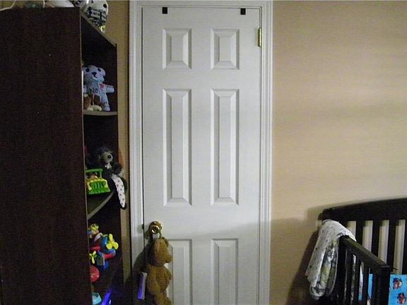 5th image of 221 Bradley Dr