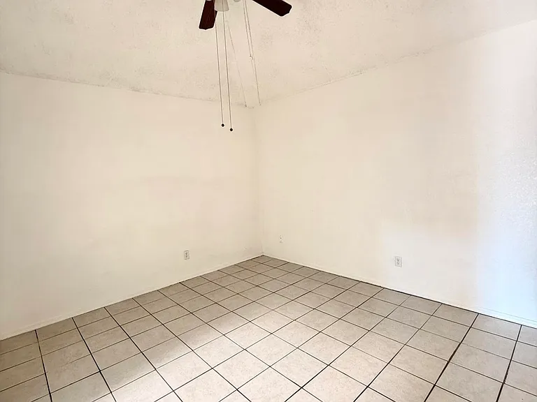 1884 Lyman Dutton Cir — Photo 10