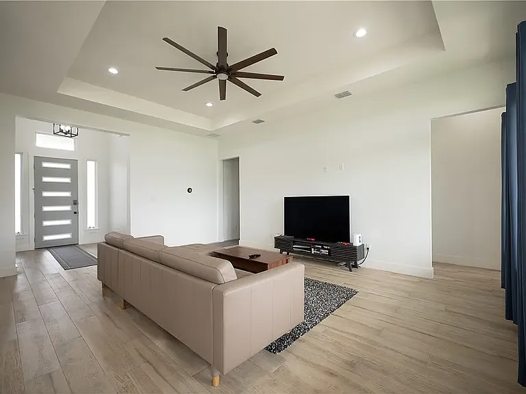 7721 Nadia Dr — Photo 7