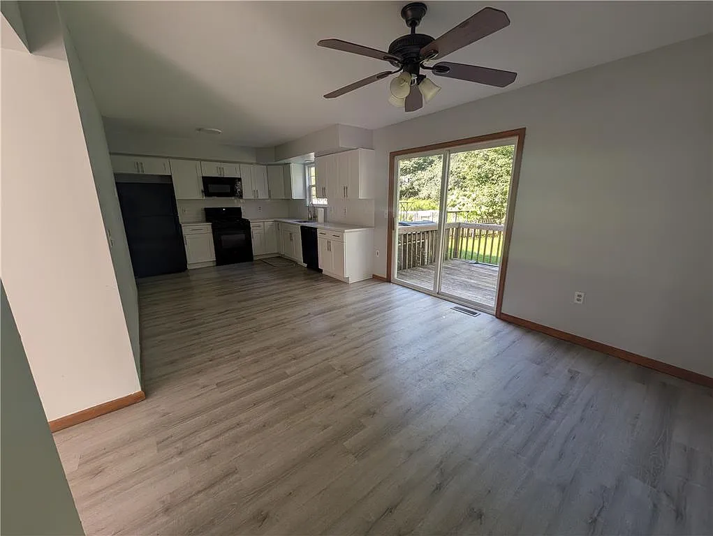 3 bed, 2.5 bath, 1856 sqft, $2,200 — Photo 3