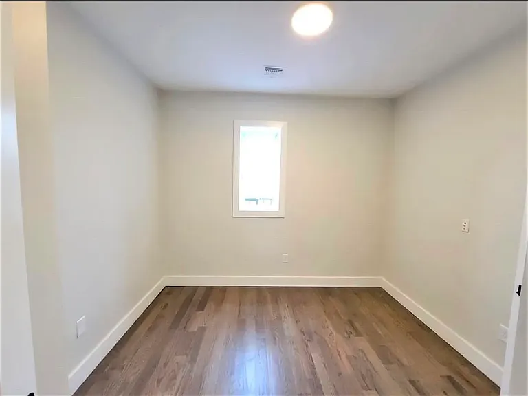 535 Hawthorne Ave #203 — Photo 3