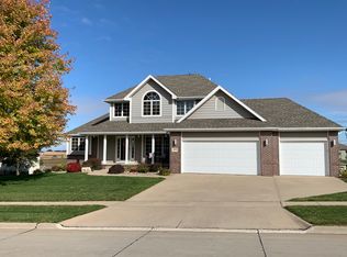 6747 Kingswood Ct, Sioux City, IA 51106
