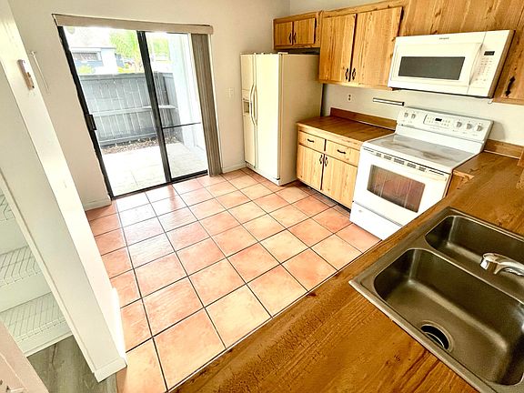 3rd image of 82 Westecunk Drive