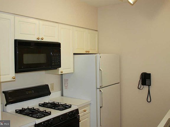 5th image of 2204 Westcourt Ln APT 304