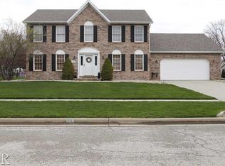 908 Durham Dr, Bloomington, IL 61704