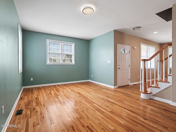 5th image of 64 Brainard Ave