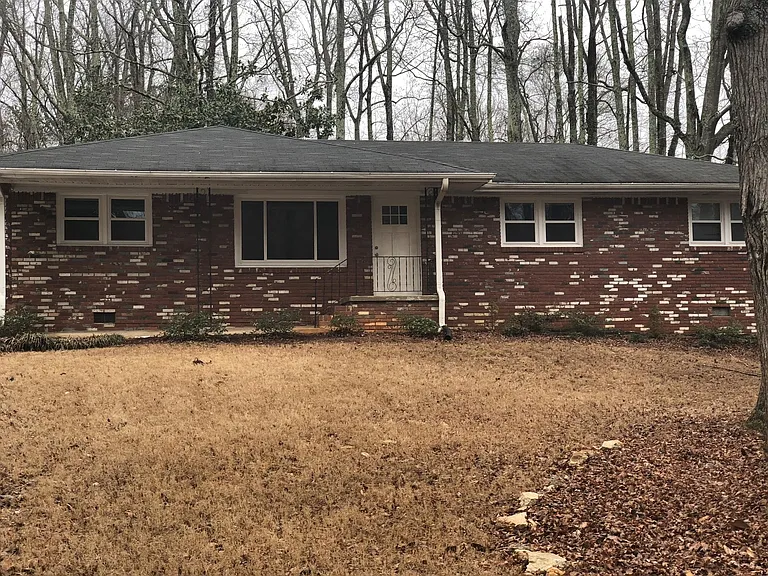 1010 Green Valley Rd SW — Photo 2
