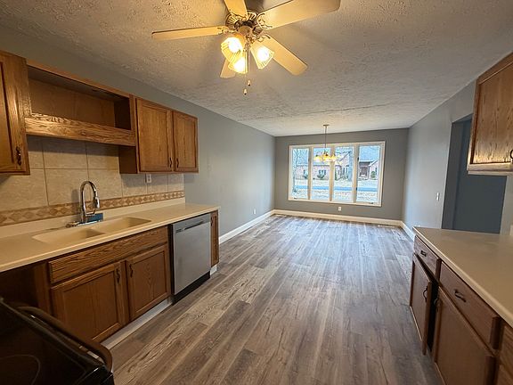 4th image of 2 Hickory Ln