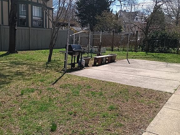 3rd image of 169 Livingston St