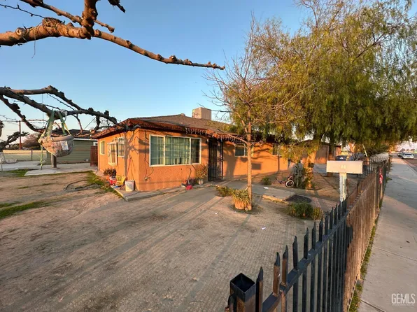 403 9th Ave, Delano, CA 93215