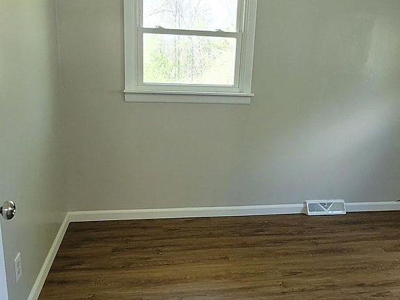 4th image of 133 Highlander Dr #B