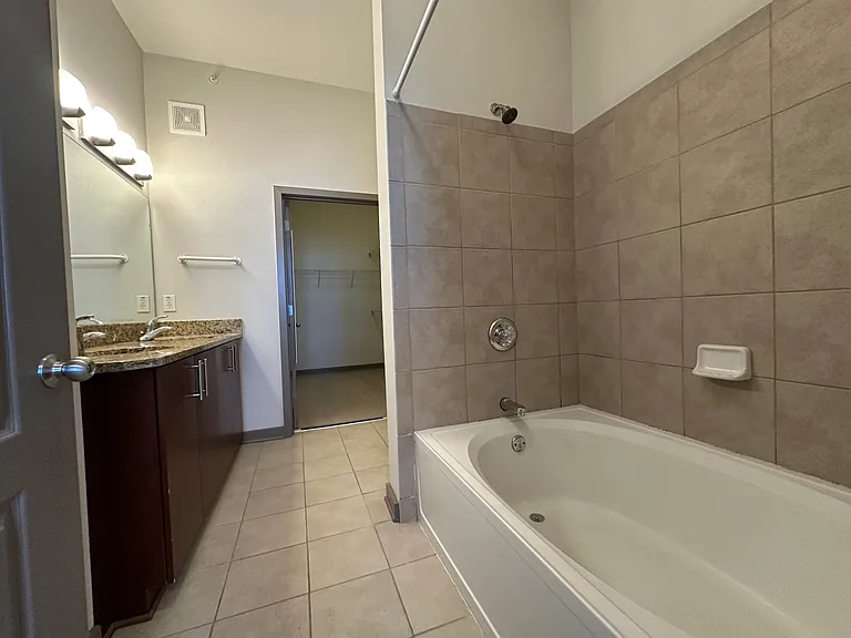390 17th St NW #6020 — Photo 15
