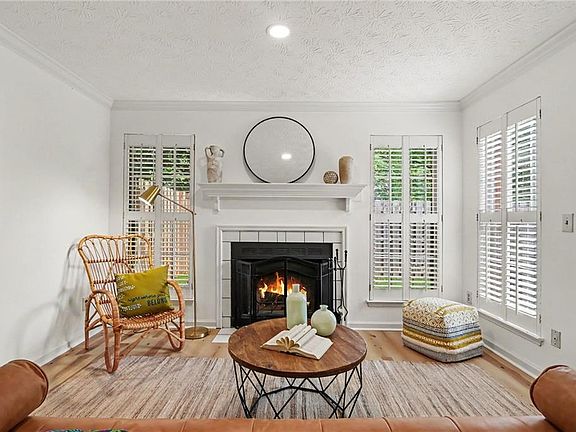 5th image of 111 Mary Gay Ct