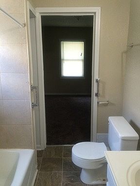 4th image of 5835 Park Ave
