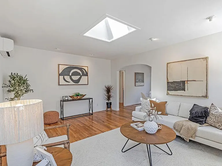 1045 Almanor Ave — Photo 1