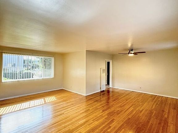 3rd image of 356 Pasadena Ave #2B-1BA-950SQFT
