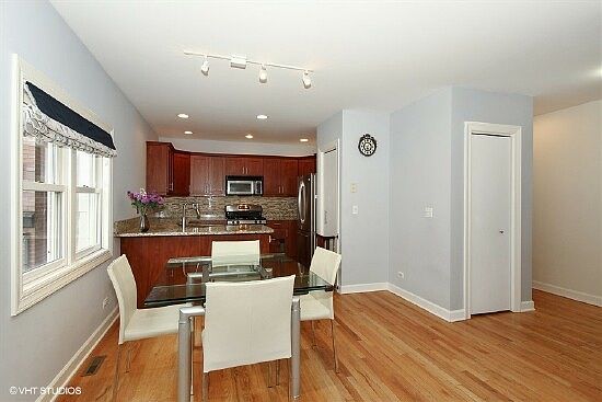 4th image of 3051 N Clifton Ave #1