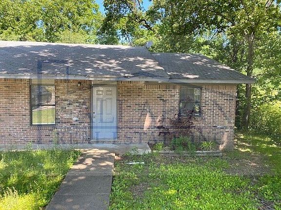 3rd image of 131 Chiliwood Ln APT B