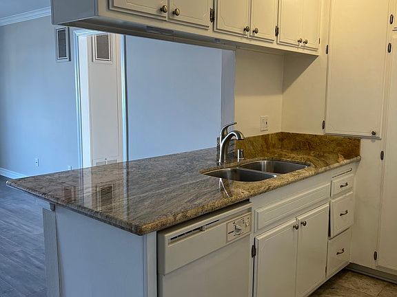 5th image of 18521 Prairie St #202