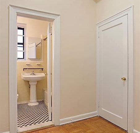 5th image of 15900 Riverside Dr W #1K