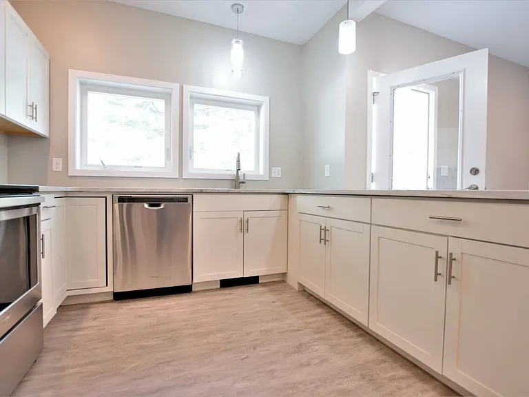 217 Columbia St — Photo 66