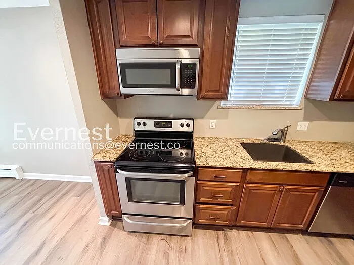 2 bed, 1.0 bath, 955 sqft, $1,700 — Photo 3