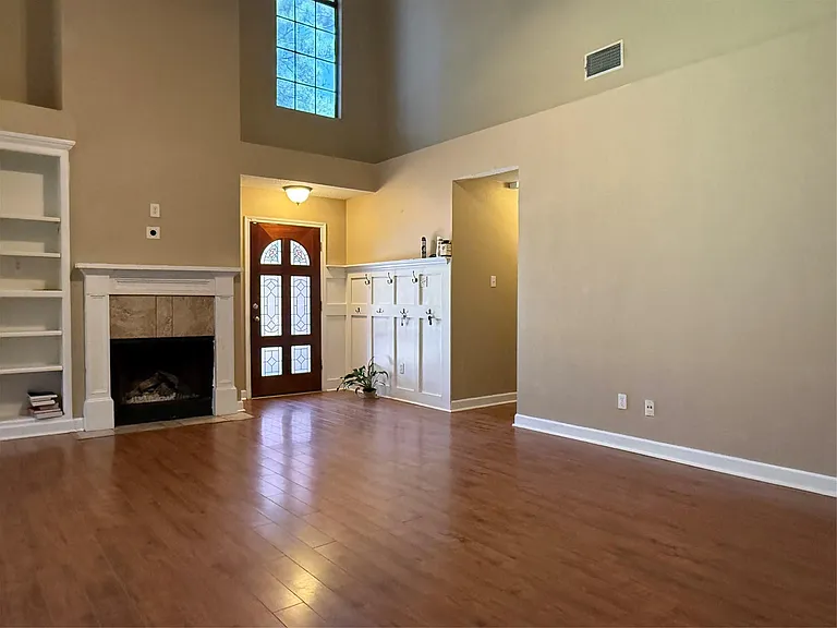1026 Saint John Dr — Photo 2