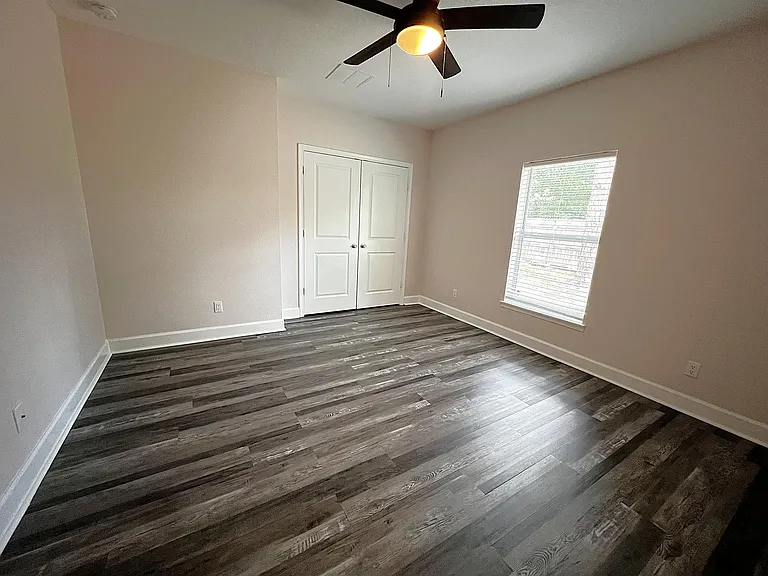 349 SW Dagget Ave — Photo 24