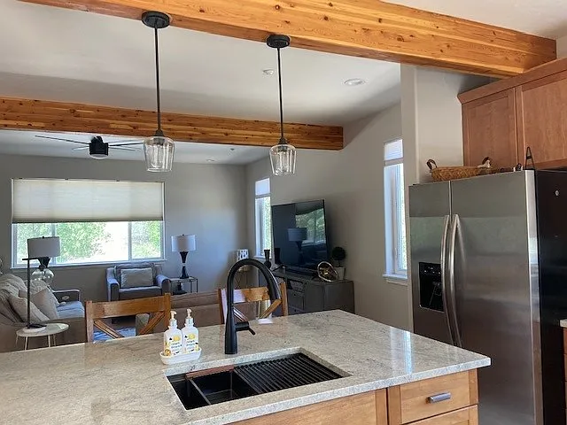 3 bed, 2.5 bath, 2075 sqft, $2,600 — Photo 2