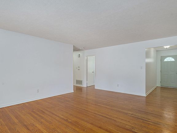 5th image of 3057 S Parkview Avenue