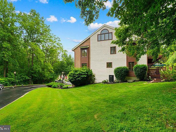 5th image of 300 Westbriar Dr