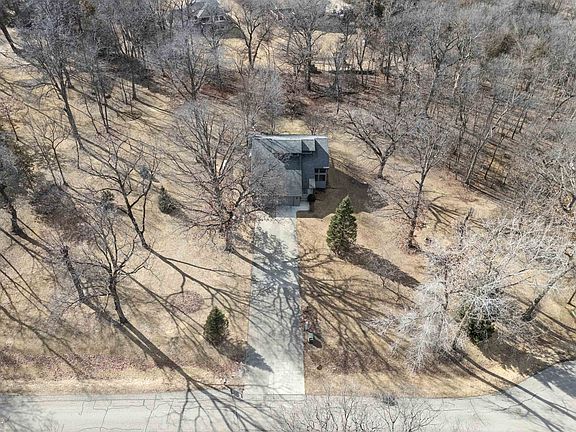 3rd image of 15283 Briarwood Dr