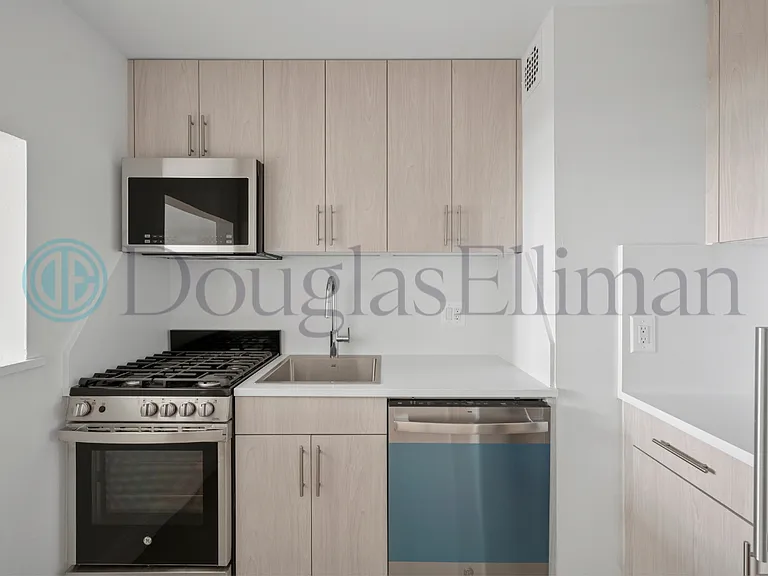 239 Park Ave S #11A — Photo 4