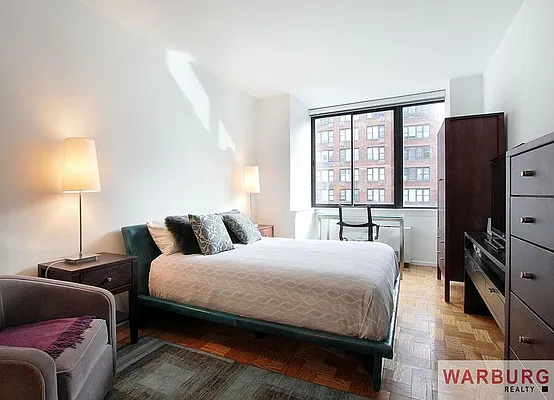 Sold by Warburg | media 5