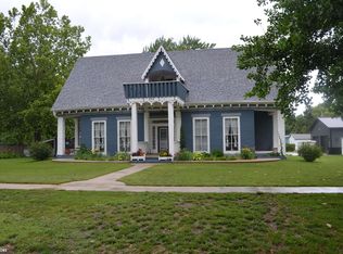 506 N 3rd St, Eddyville, IA 52553