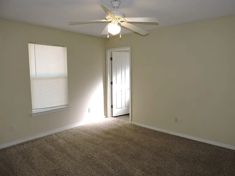 1005 Antigua Cir — Photo 5