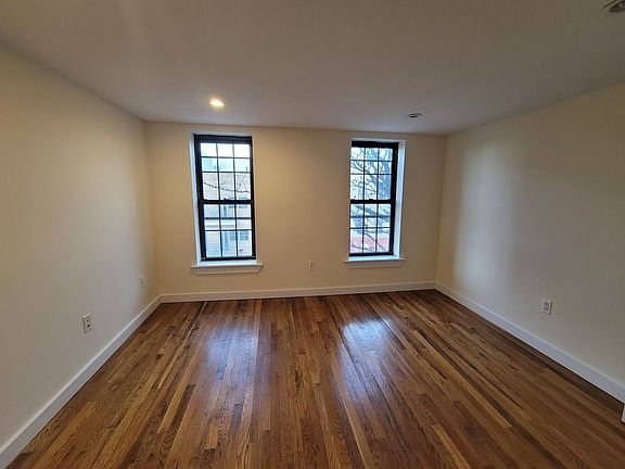 4th image of 48 Wilson Ave #13R