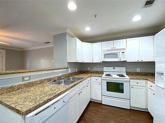 4th image of 1725 Harvey Mitchell Pkwy S APT 1333