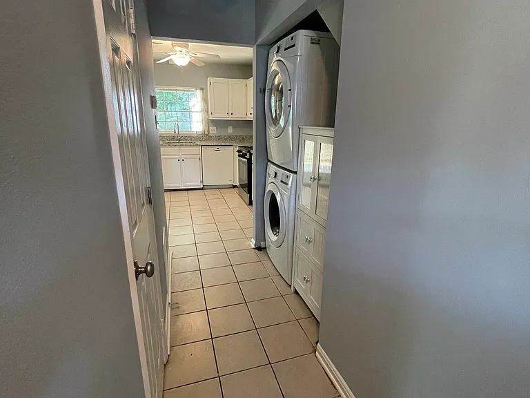 3431 Elenoir Ct — Photo 2