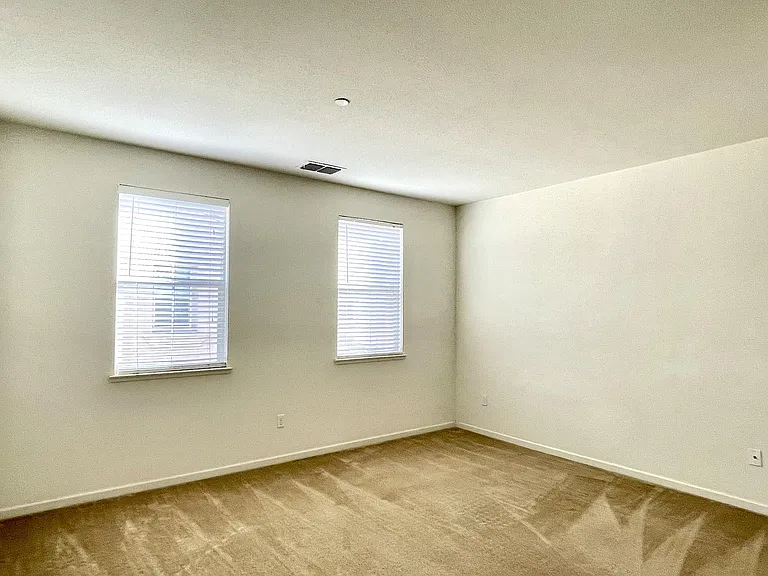 669 Barcelona Loop — Photo 13