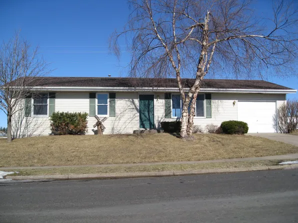 330 Rosalyn Ave, Dickeyville, WI 53808
