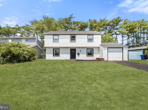 27 Shawmont Ln, Willingboro, NJ 08046