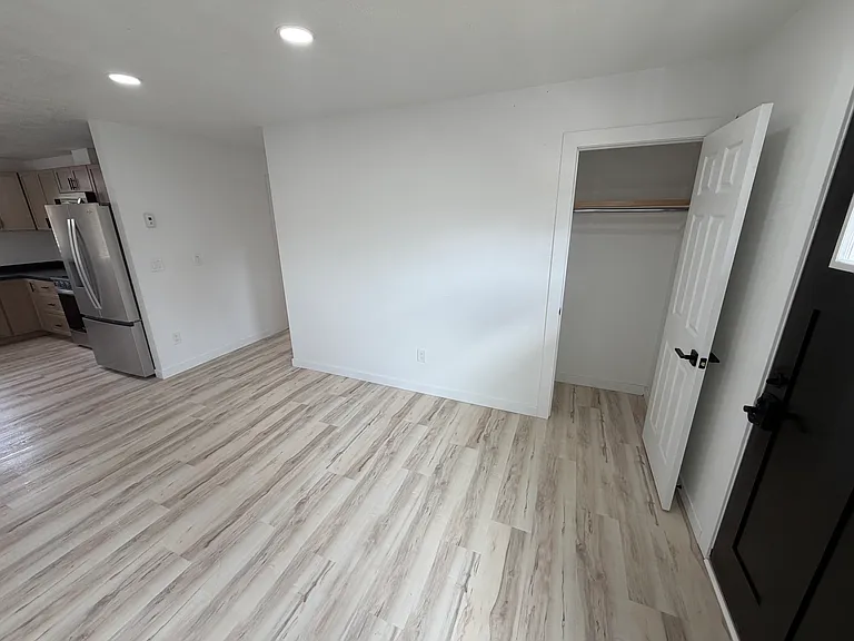 131 S Henrich St — Photo 8