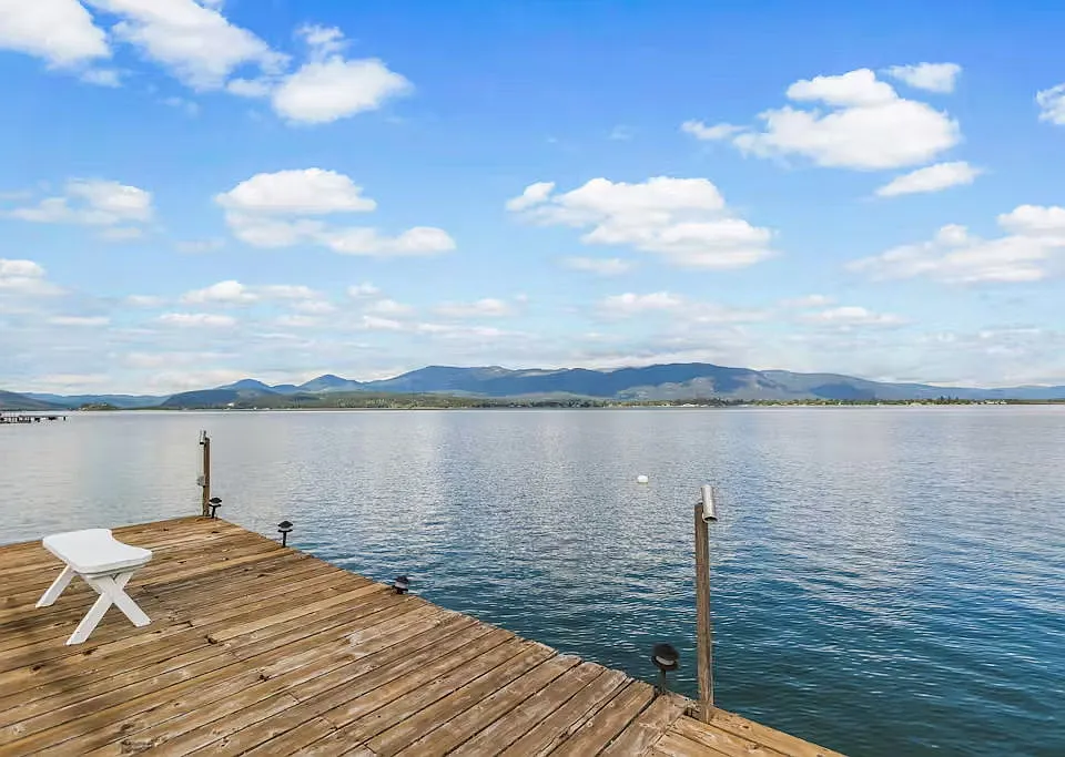 263 Lakeshore Dr