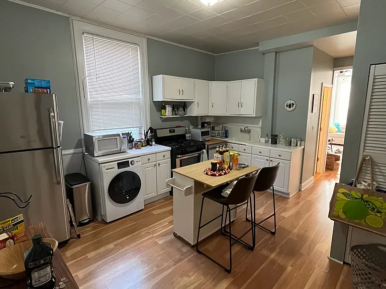 3027 N Seminary Ave #3 — Photo 2