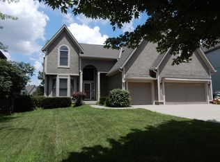 8114 W 131st Ter, Overland Park, KS 66213