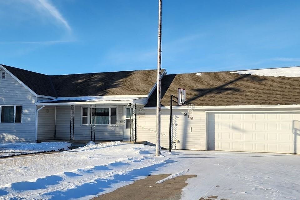 1st image of 919 W 8th St