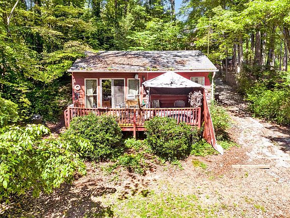 4th image of 304 Pine Dr