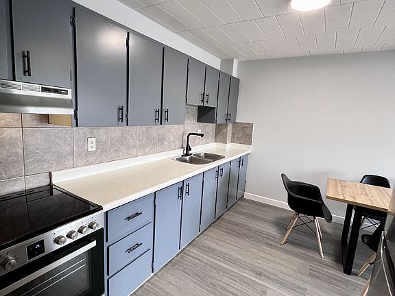 2nd image of 180 Tecumseh Rd E #6