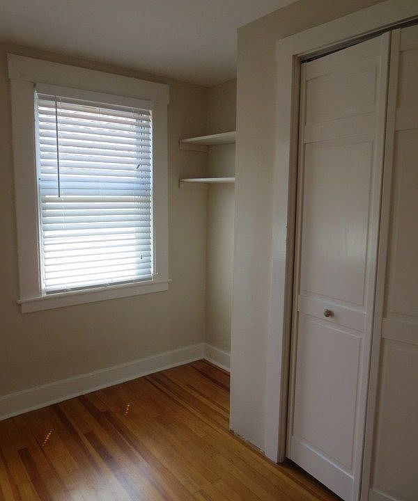 IMG_0149 Bedroom with new closet doors